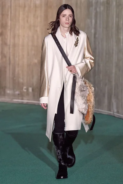 Look 22